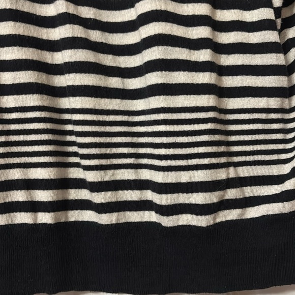 Vince black and white striped lightweight sweater. Size large - Picture 5 of 5